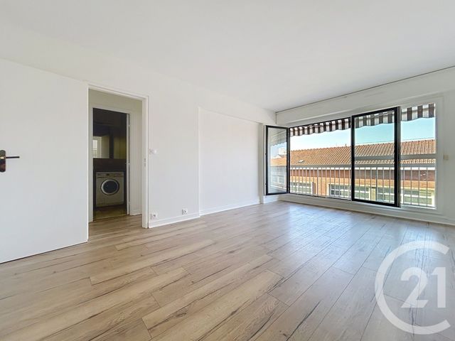 Appartement T2 à louer - 2 pièces - 46.31 m2 - COURBEVOIE - 92 - ILE-DE-FRANCE - Century 21 Agence Jaurès